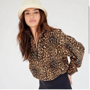 TNA Aritzia Cropped Leopard Zip Sweater Sz Small